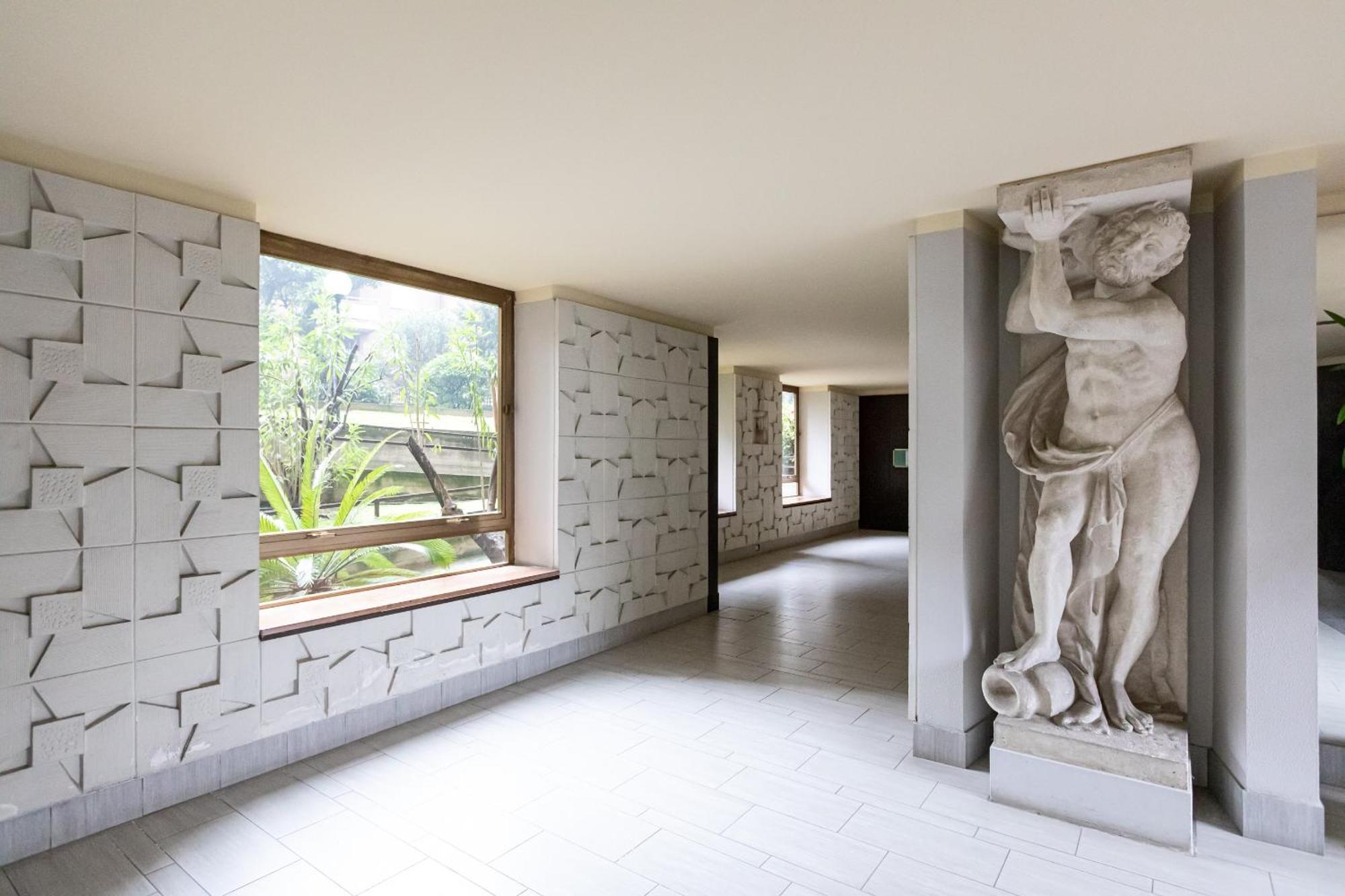Fondazione Prada Exclusive With Balcony - Collection Mailand